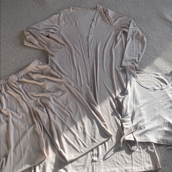 LARGE. EKOUAER 3 PIECE LOUNGE SET - Picture 5 of 9